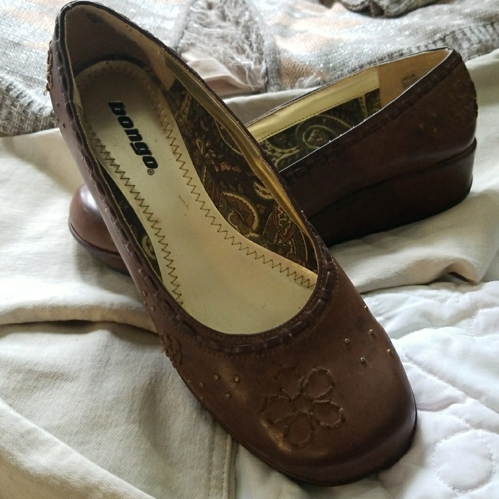 Brown stitched and embellished wedge shoes 8 1/2